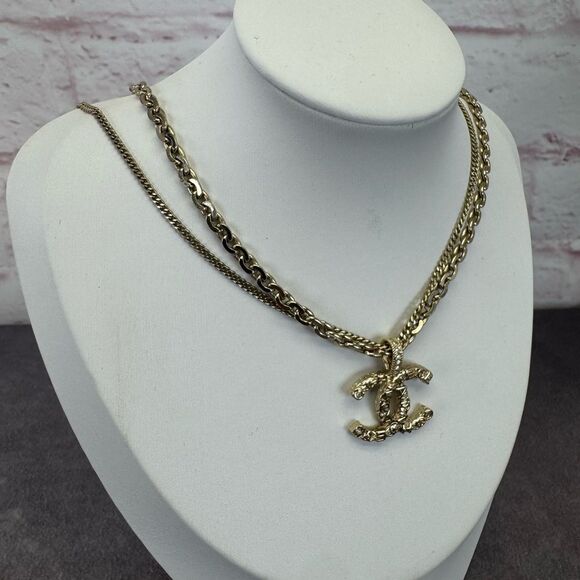Chanel 21P Metal Double Layer Embossed Necklace - Picture 5 of 14